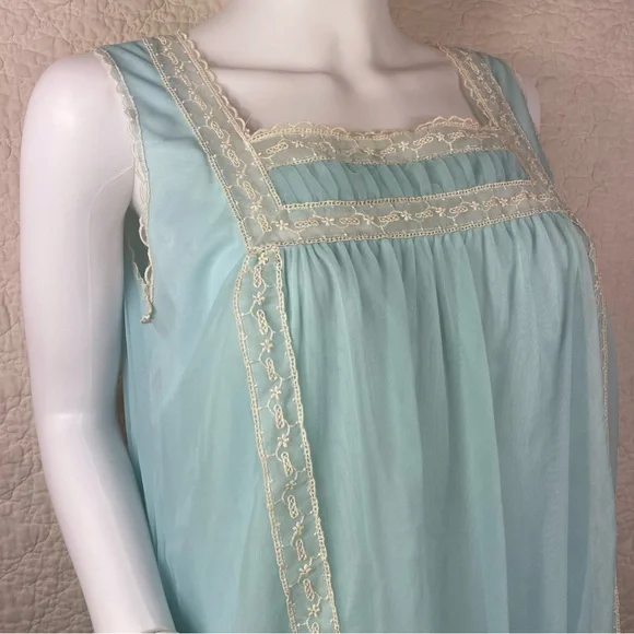 🔥Vintage 60s Gotham Lingerie Nightgown Nylon Lace Design Baby Blue Nighty - Picture 3 of 11